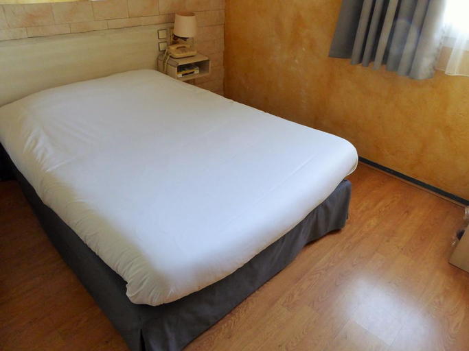 Bedroom 2, Hotel Le Relais, Pyrénées-Atlantiques