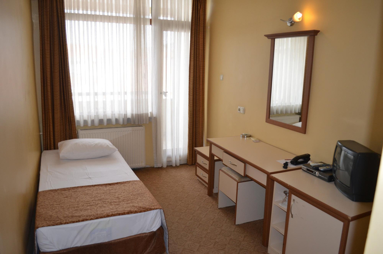 Bedroom 2, Ayvalik Palas Hotel, Ayvalık