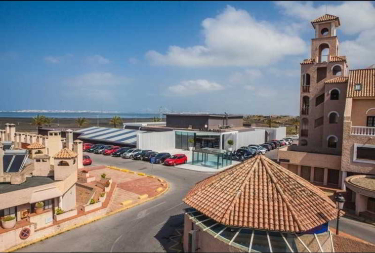 Exterior & Views