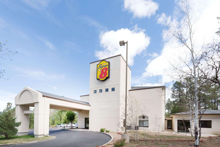 Super 8 by Wyndham Show Low, Navajo