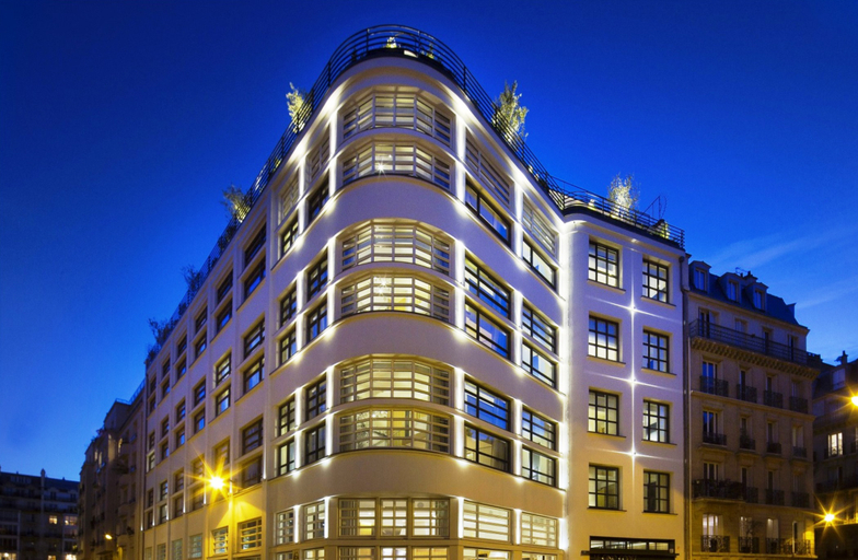 Exterior & Views