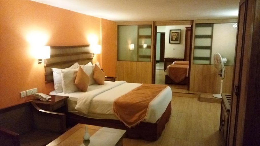 Bedroom 2, Quality Inn Sabari Resorts, Dindigul