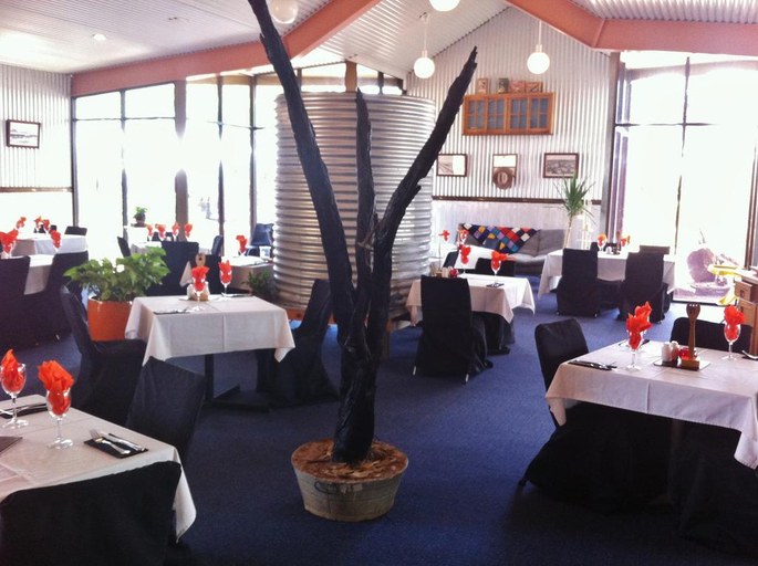 Food & Drinks 5, Albert Park Motor Inn, Longreach