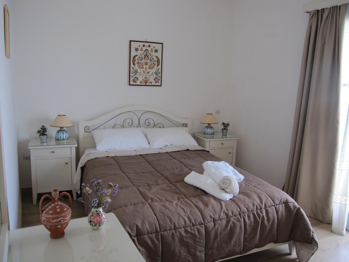 Bedroom 4, Perigiali Hotel Studios & Apartments, Central Greece