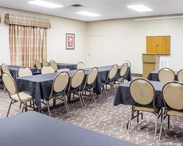 Others 4, Motel 6 Claremore, Rogers