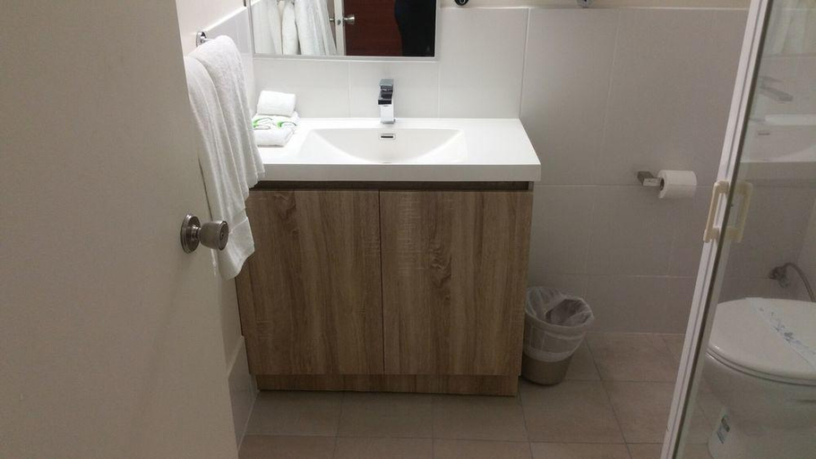 Bathroom, Hampton Villa Motel, Rockhampton