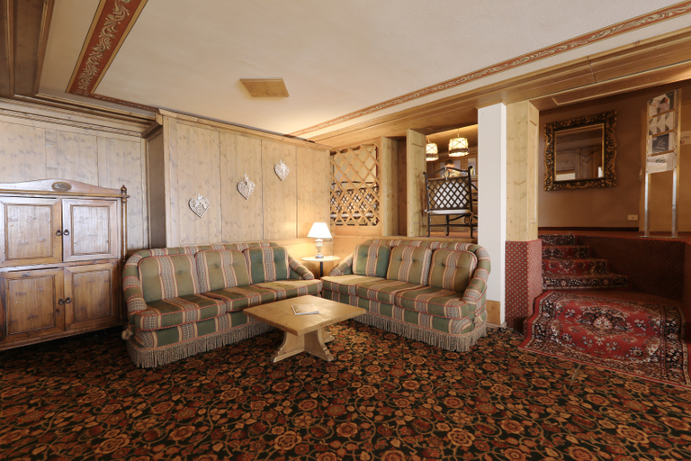 Public Area 2, Swadeshi Hotel Perla, Trento