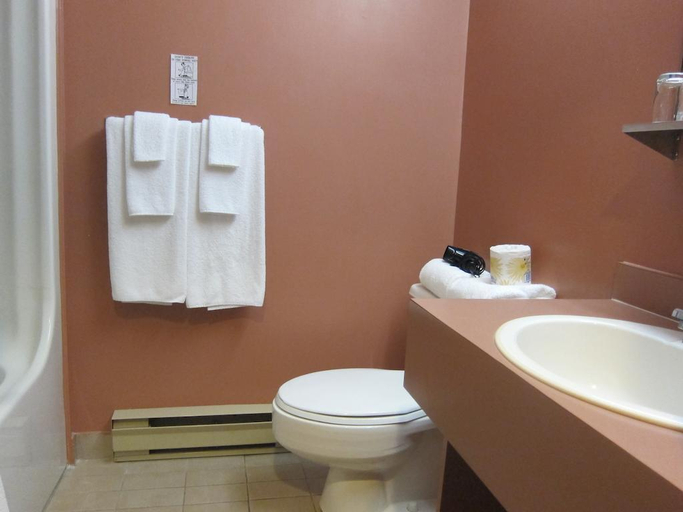 Bathroom 4, Annapolis Royal Inn, Annapolis