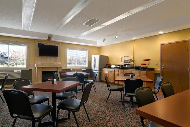 Food & Drinks 5, Econo Lodge Whitehall near Michigan's Adventure, Muskegon
