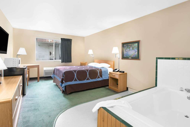 Bedroom 2, Super 8 by Wyndham Ely Minnesota, Saint Louis
