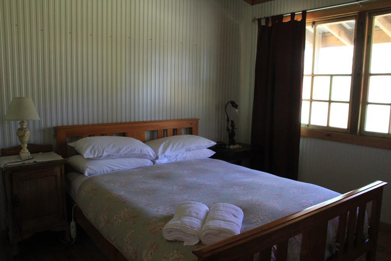 Bedroom 3, Lovedale Cottages, Cessnock