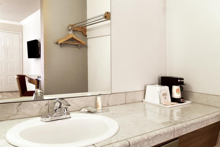 Bathroom 4, Super 8 by Wyndham Buttonwillow, Kern