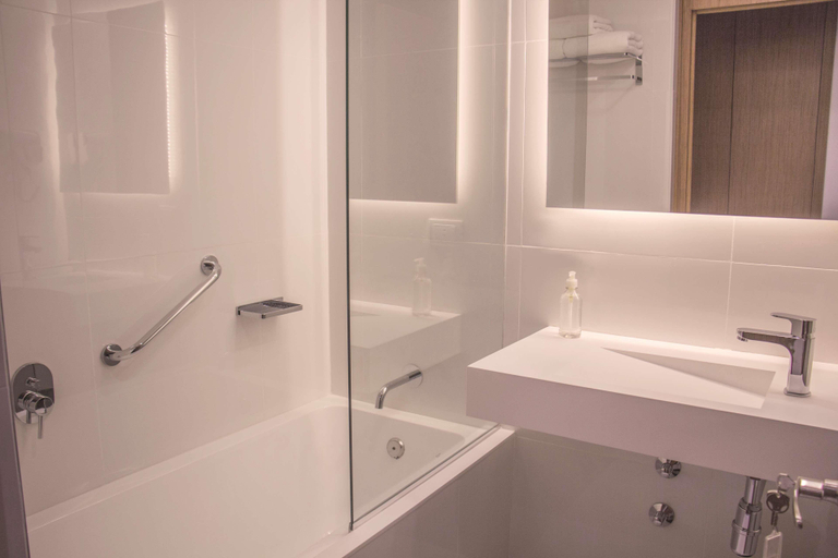Bathroom 5, Esplendor by Wyndham Asuncion, Asunción