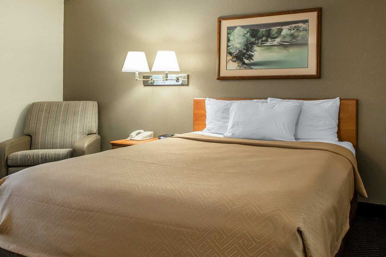 Bedroom 3, Birch Hill Suites Columbia – Hwy 63 & I-70, Boone