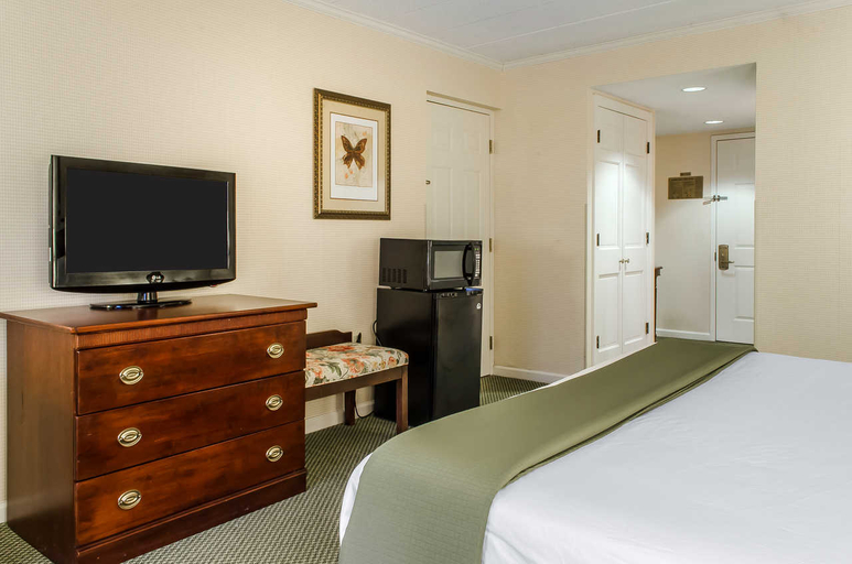 Bedroom 2, Graduate by Hilton State College, Centre