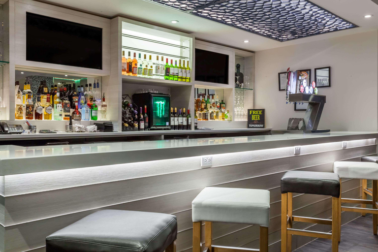 Food & Drinks 5, Radisson Hotel Edmonton Airport, Division No. 11