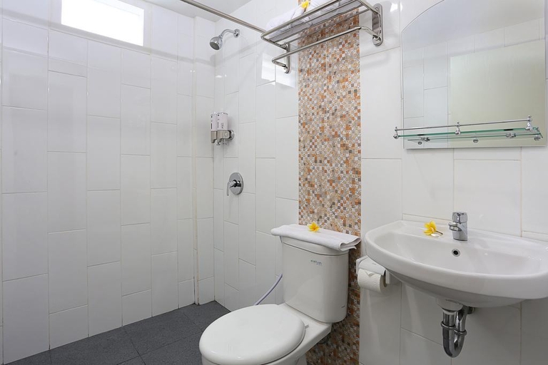 Bathroom 4, Duo Legian Hotel, Badung