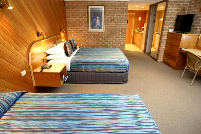 Bedroom 4, The Hermitage Motel Campbelltown, Campbelltown - South