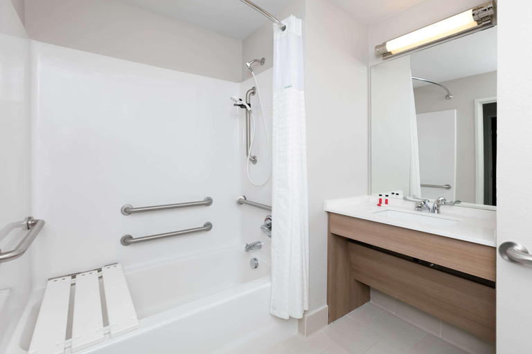 Bathroom 3, Microtel Inn And Suites By Wyndham Monahans, Ward