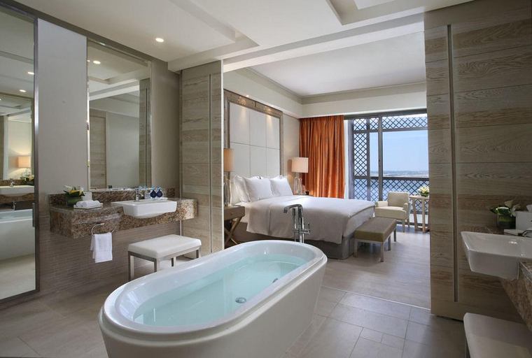 Bathroom 5, Hilton Dead Sea Resort & Spa, Shooneh Janoobiyyeh