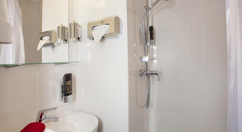 Bathroom 5, Hotel North, Hamburg