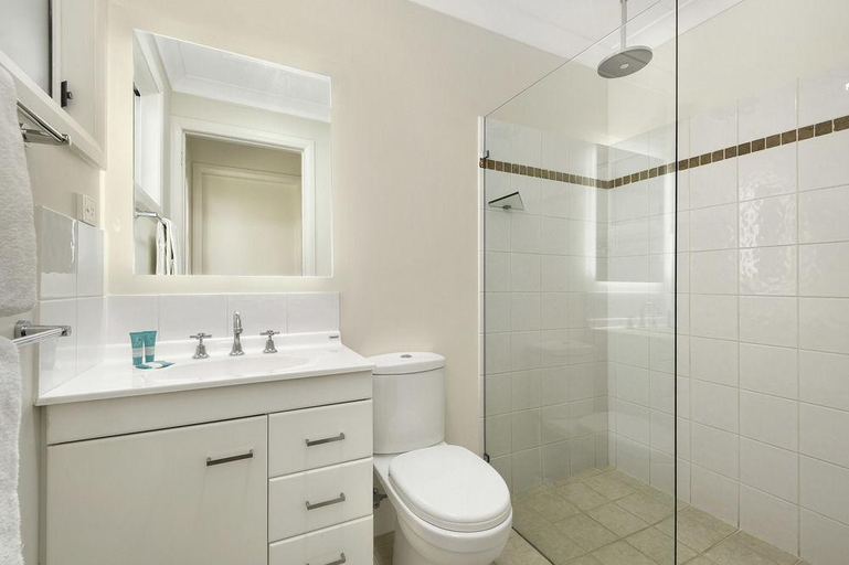 Bathroom 4, Flynns On Surf Hotel, Port Macquarie-Hastings - Pt A