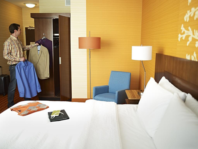 Bedroom 3, Fairfield Inn & Suites Johnson City, Washington