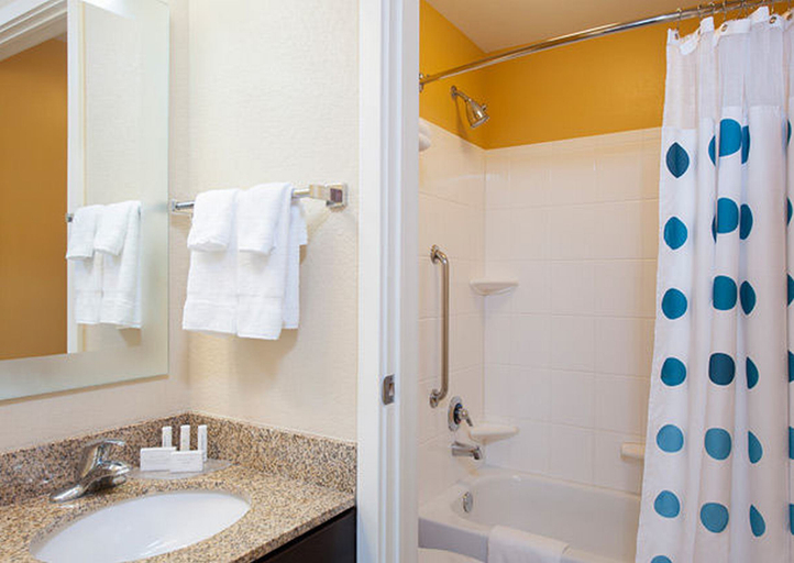 Bathroom 5, TownePlace Suites Des Moines Urbandale, Polk