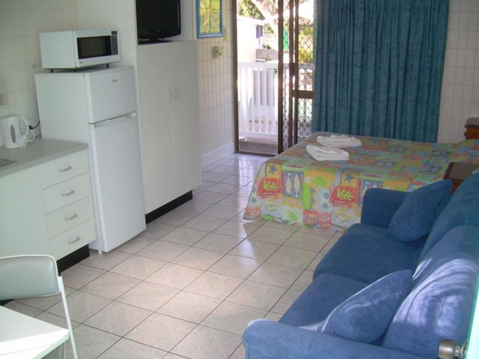 Public Area 2, Tropical Palms, Magnetic Island