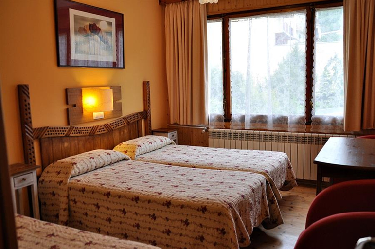 Bedroom 3, Hotel Prats, Girona