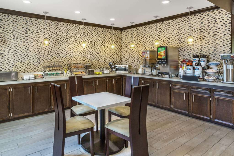 Food & Drinks 5, Baymont by Wyndham North Little Rock, Pulaski