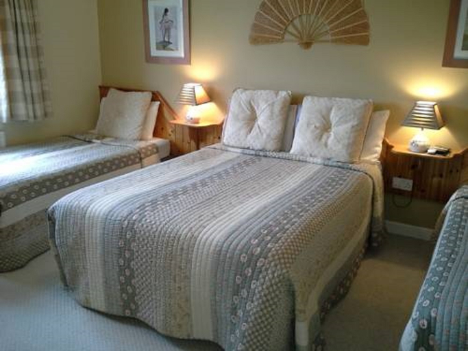 Bedroom 5, Fern Rock