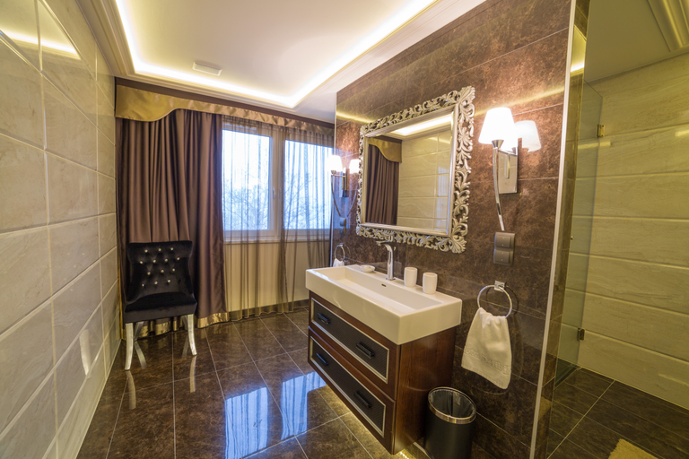 Bathroom 5, Hotel Delibab, Hajdúszoboszló