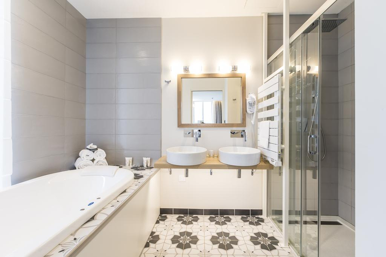 Bathroom, Hôtel de la Mer, Finistère