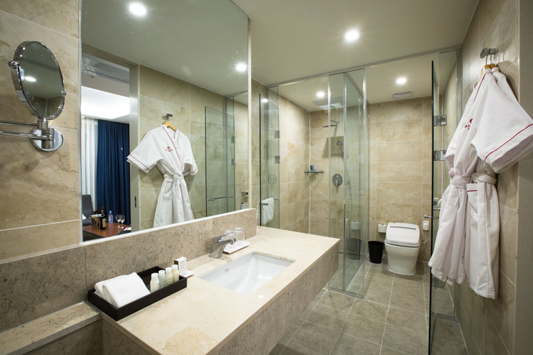 Bathroom 4, RAMADA Jeonju Hotel, Jeonju
