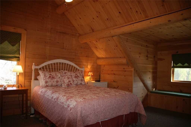 Bedroom 4, Mountain Gait, Wilkes