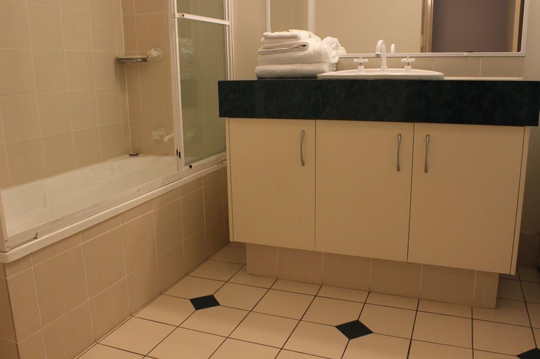 Bathroom 5, Currumbin Sands Holiday Apartments, Gold Coast