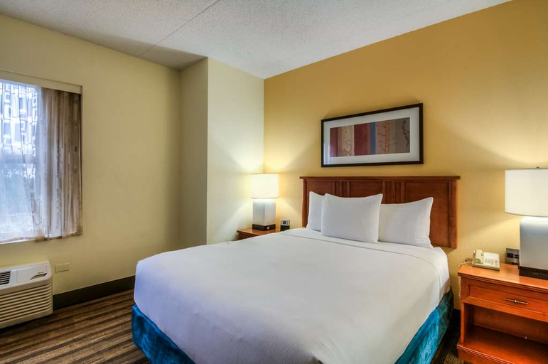Bedroom 3, TownePlace Suites Chicago Schaumburg, Cook