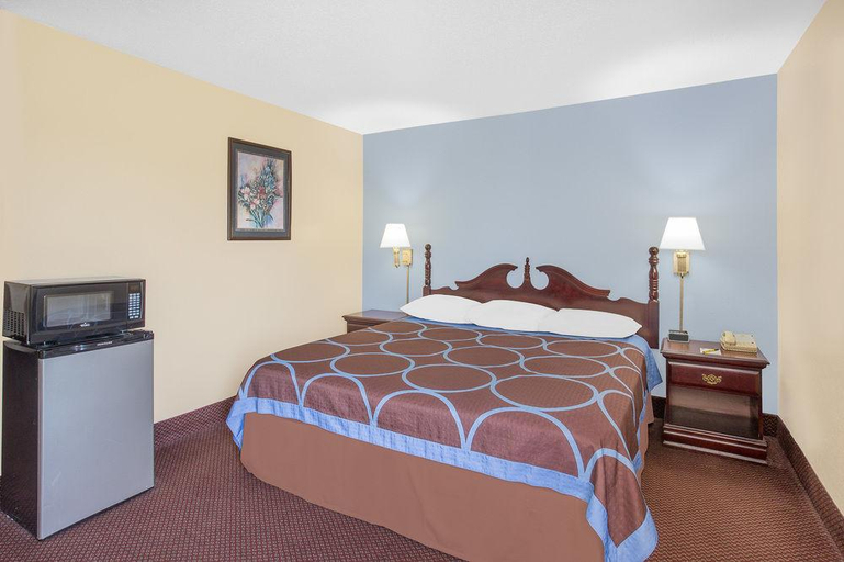 Bedroom 4, Super 8 by Wyndham Galesburg, Knox