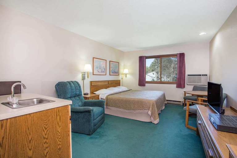 Bedroom 4, Super 8 By Wyndham Wautoma, Waushara