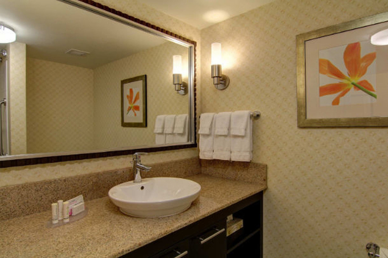 Bathroom 5, Fairfield Inn & Suites by Marriott Guelph, Wellington