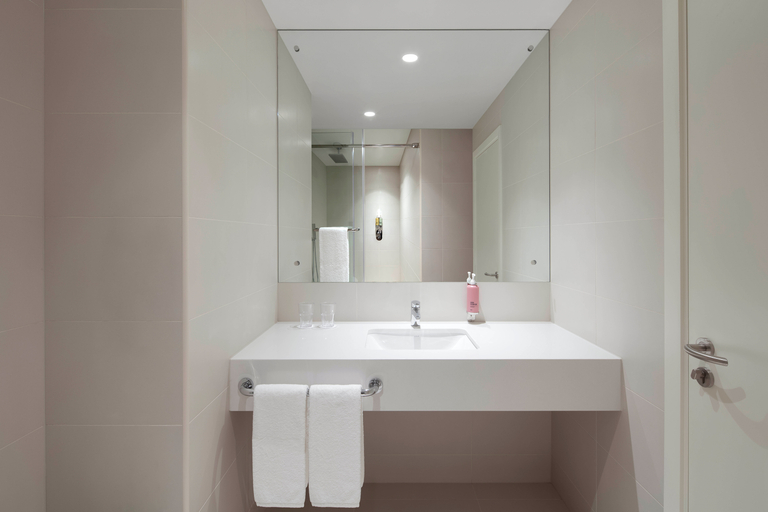 Bathroom 5, Rove Downtown Dubai, Dubai