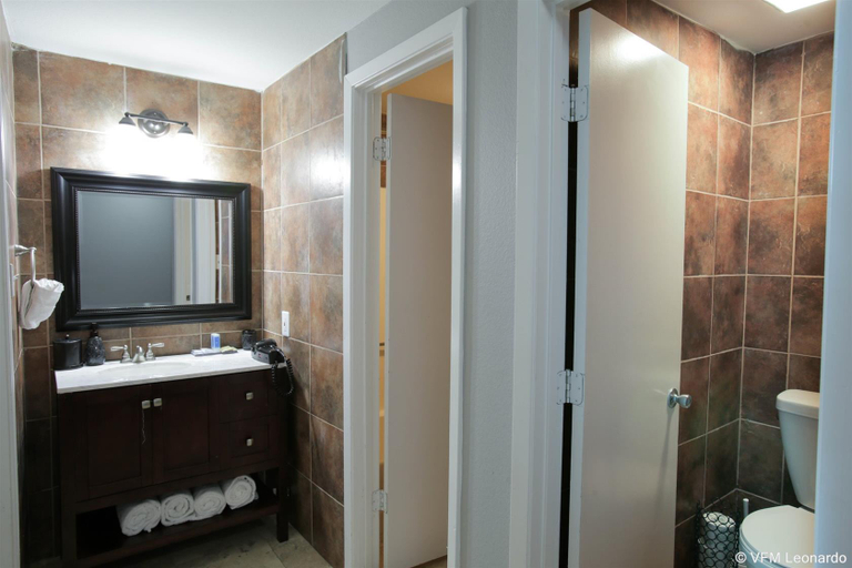 Bathroom 4, Scottish Inns Austin, Travis