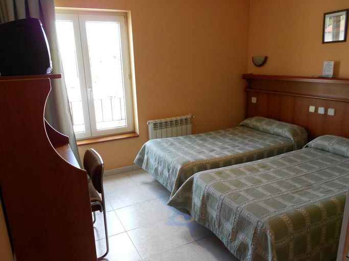 Bedroom 2, Hotel Narcea, Cantabria