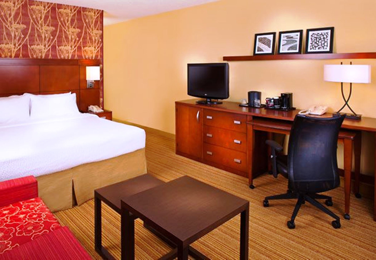 Bedroom 4, Sonesta Select Chattanooga Hamilton Place, Hamilton