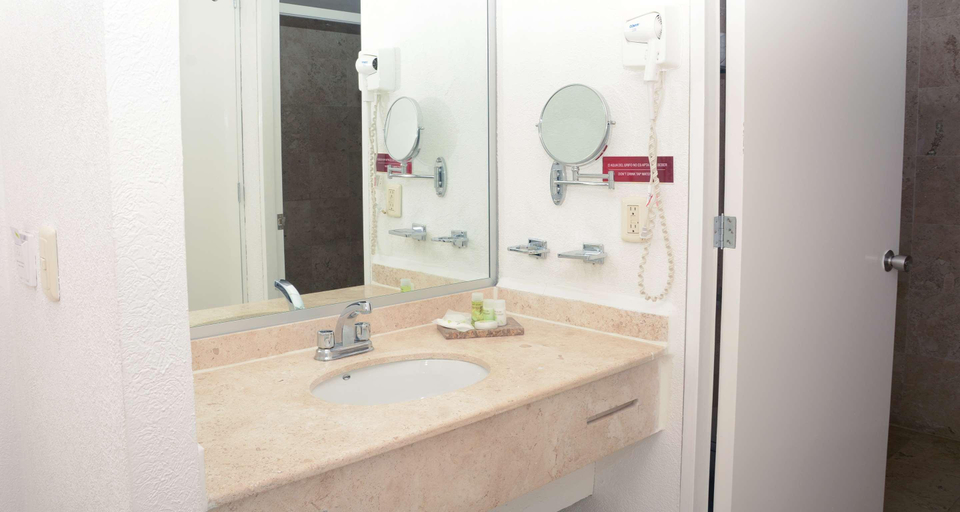 Bathroom 5, Days Inn by Wyndham Tuxtepec, Dist. Tuxtepec