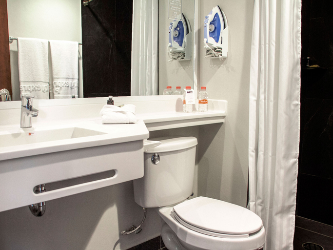 Bathroom 4, City Plus By Marriott Monterrey Galerias, Monterrey