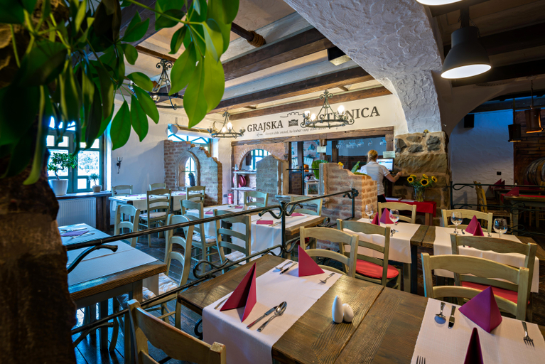 Food & Drinks 4, グライスク・ドヴォル, Radovljica