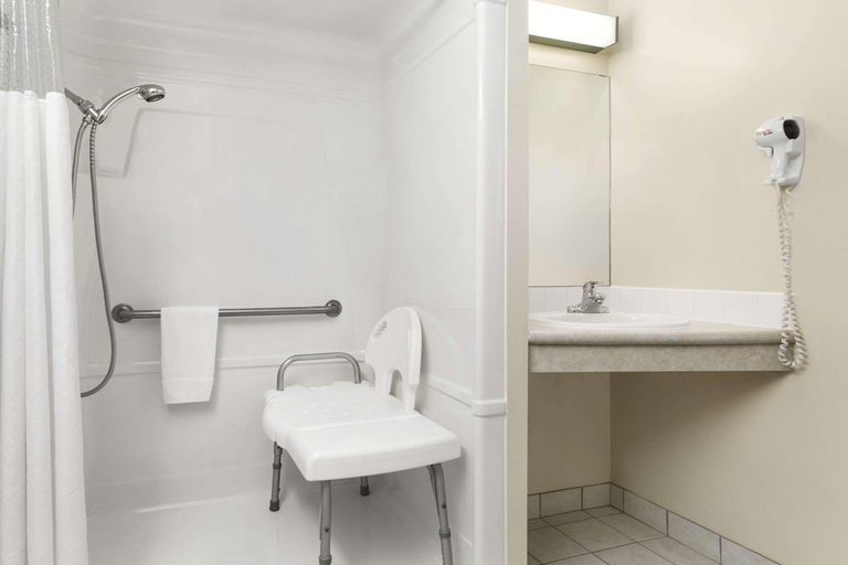 Bathroom 5, Days Inn By Wyndham Steinbach, Division No. 2