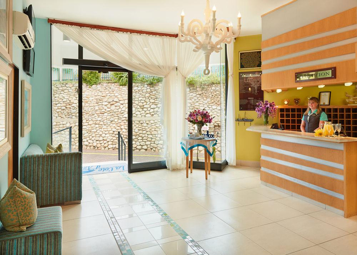 Public Area 2, First Group La Cote D'Azur, Ugu